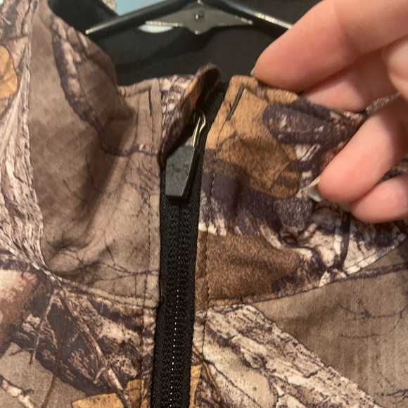 Underarmour quarter zip - Picture 3 of 4